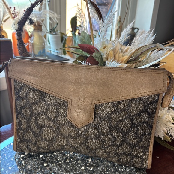 Large 💯 Yves Saint Laurent Elegant Black and Tan Giraffe print Clutch - Picture 1 of 8